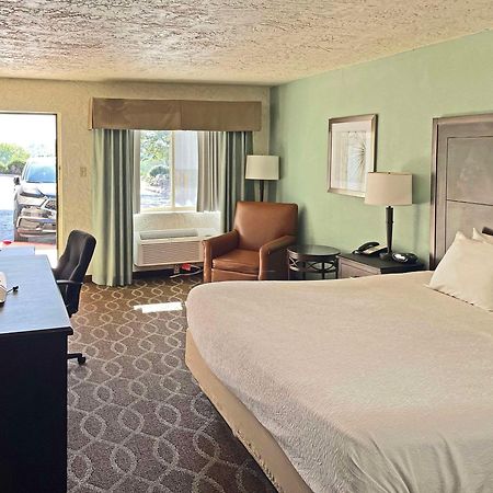 Quality Inn Clinton North Εξωτερικό φωτογραφία