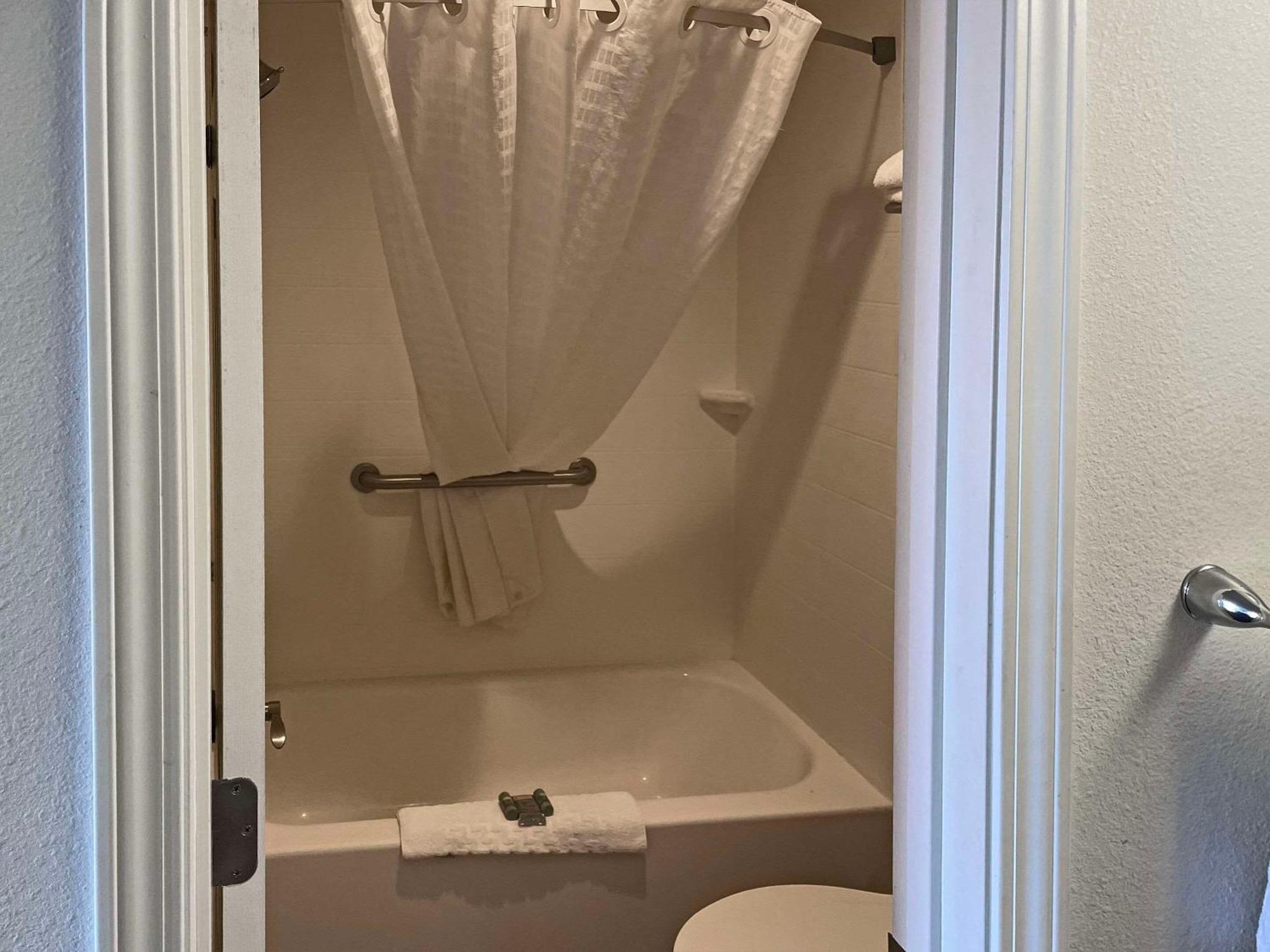 Quality Inn Clinton North Εξωτερικό φωτογραφία