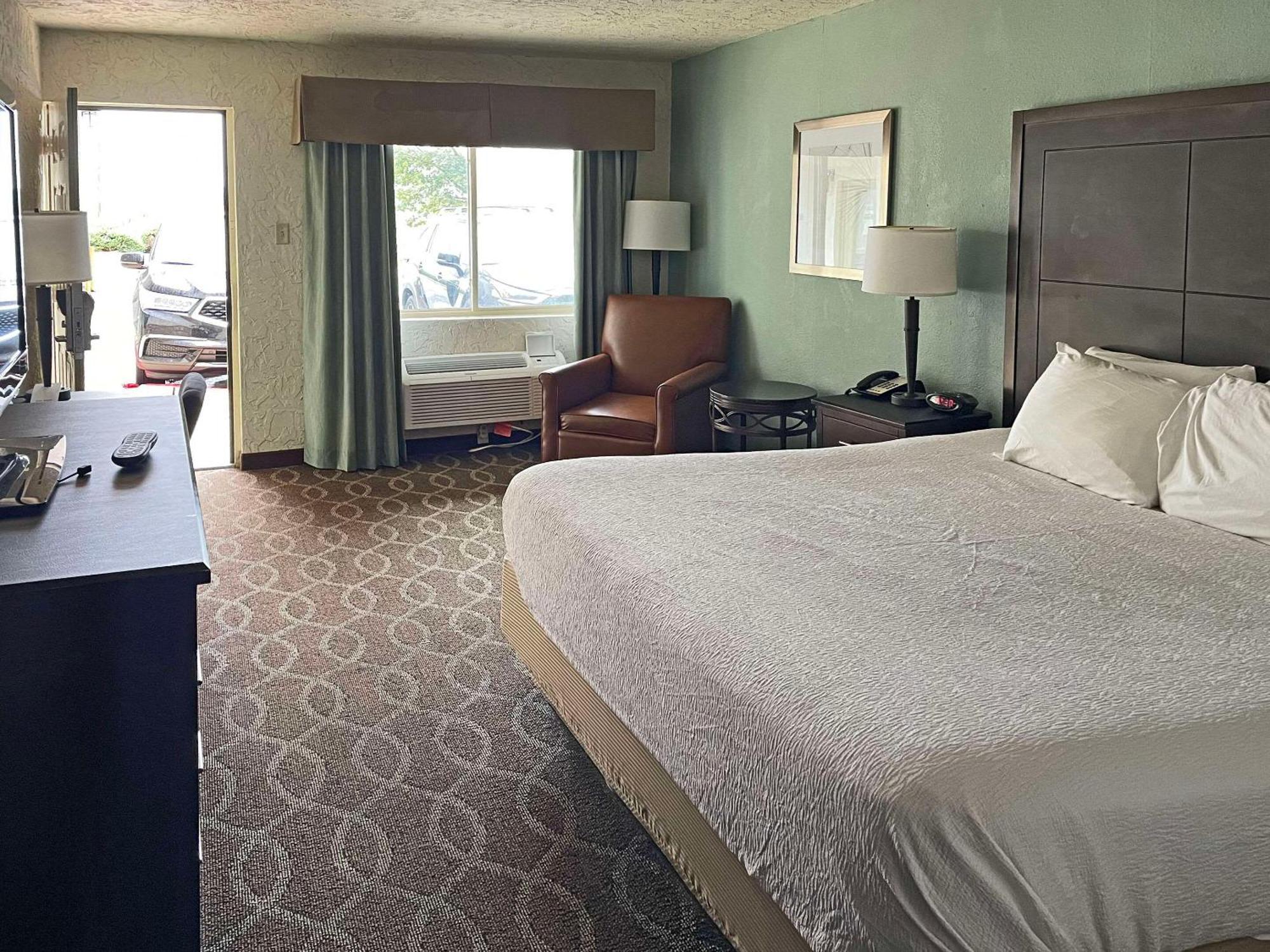 Quality Inn Clinton North Εξωτερικό φωτογραφία