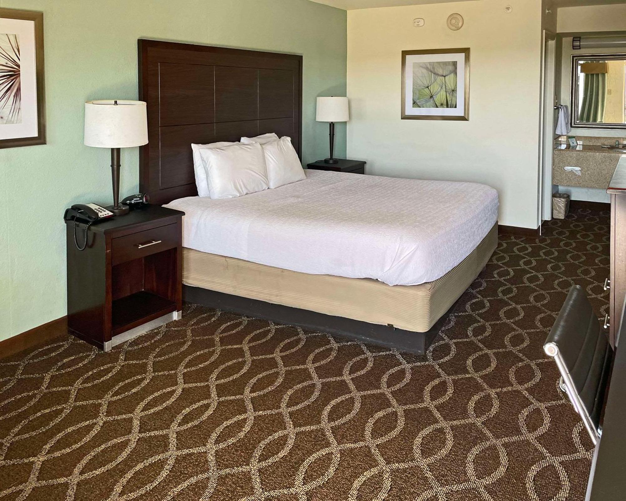 Quality Inn Clinton North Εξωτερικό φωτογραφία
