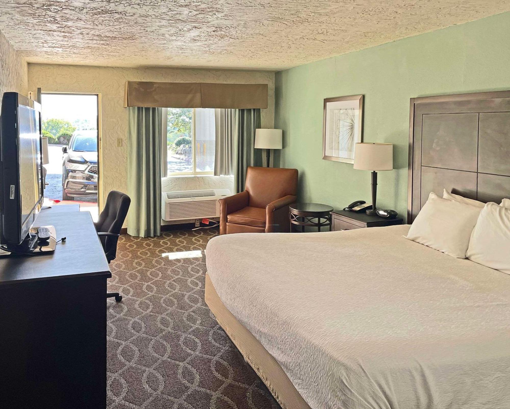 Quality Inn Clinton North Εξωτερικό φωτογραφία