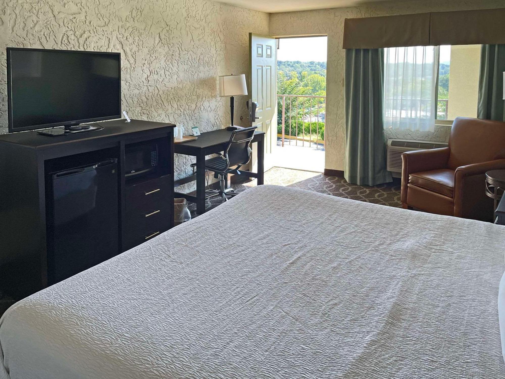 Quality Inn Clinton North Εξωτερικό φωτογραφία