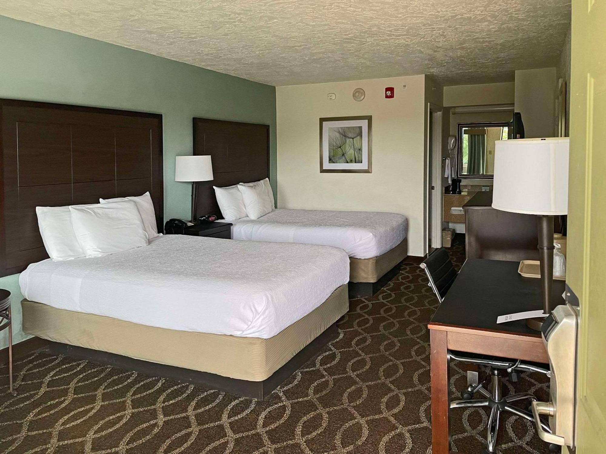 Quality Inn Clinton North Εξωτερικό φωτογραφία