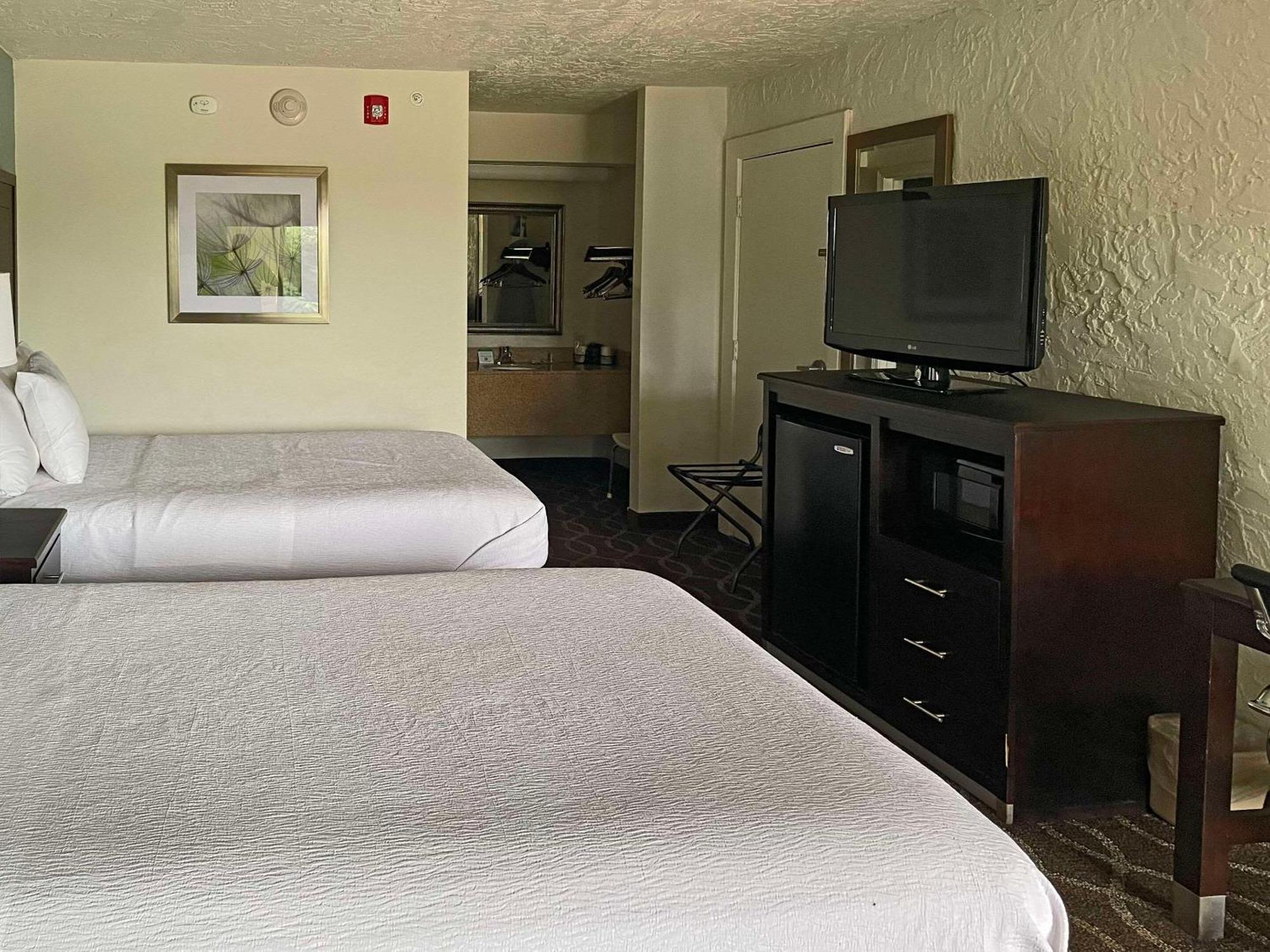 Quality Inn Clinton North Εξωτερικό φωτογραφία