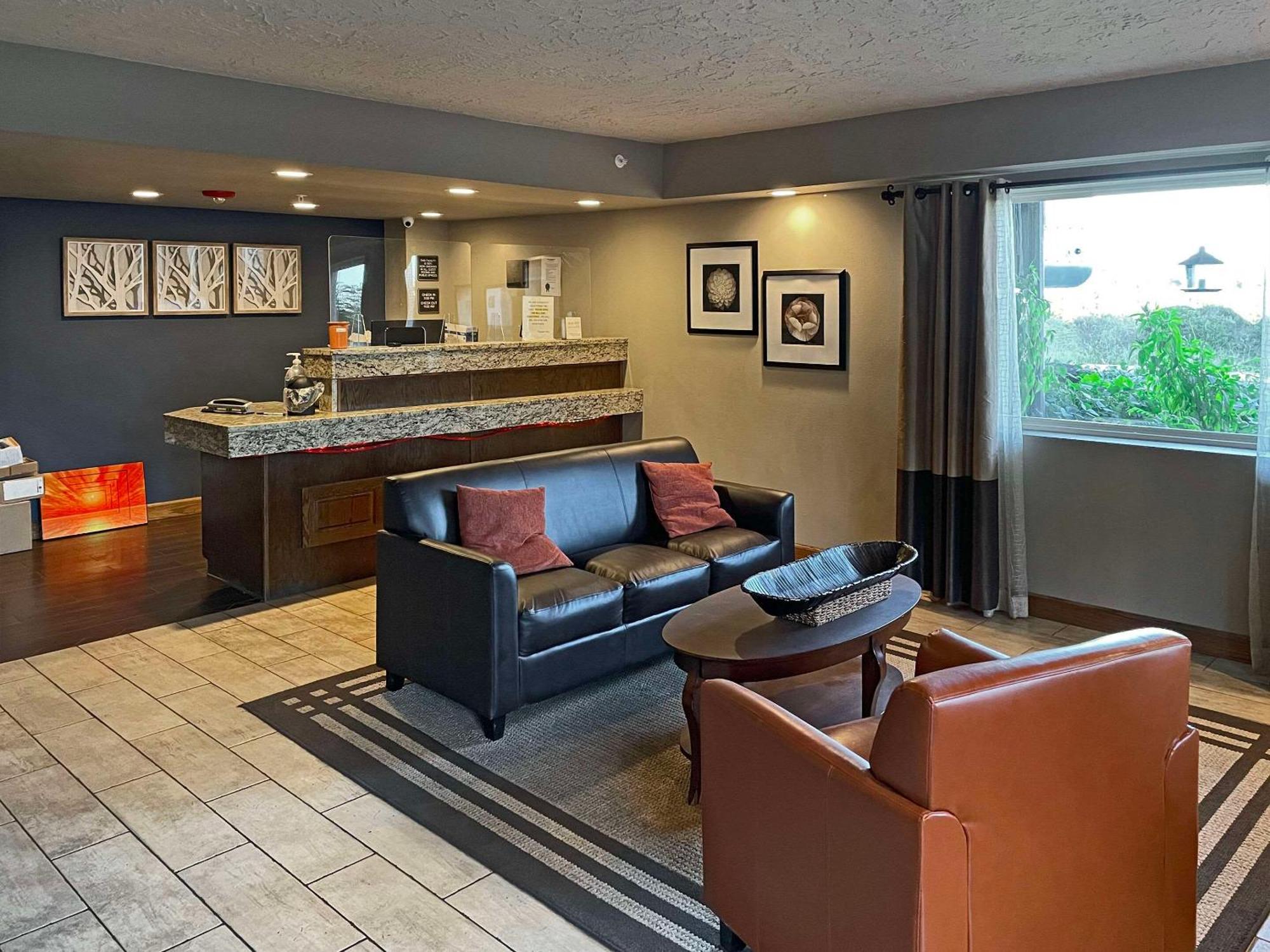 Quality Inn Clinton North Εξωτερικό φωτογραφία