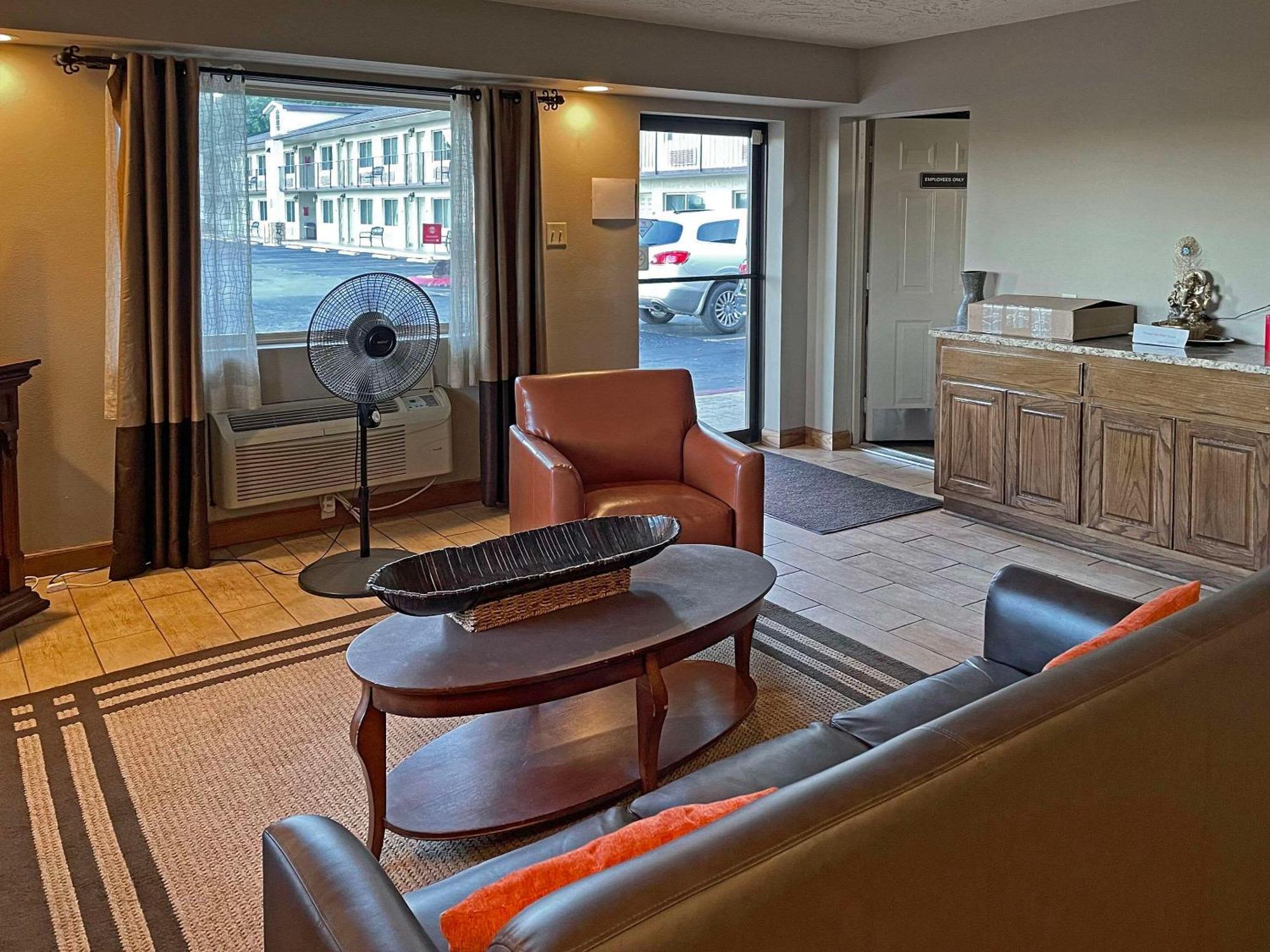 Quality Inn Clinton North Εξωτερικό φωτογραφία
