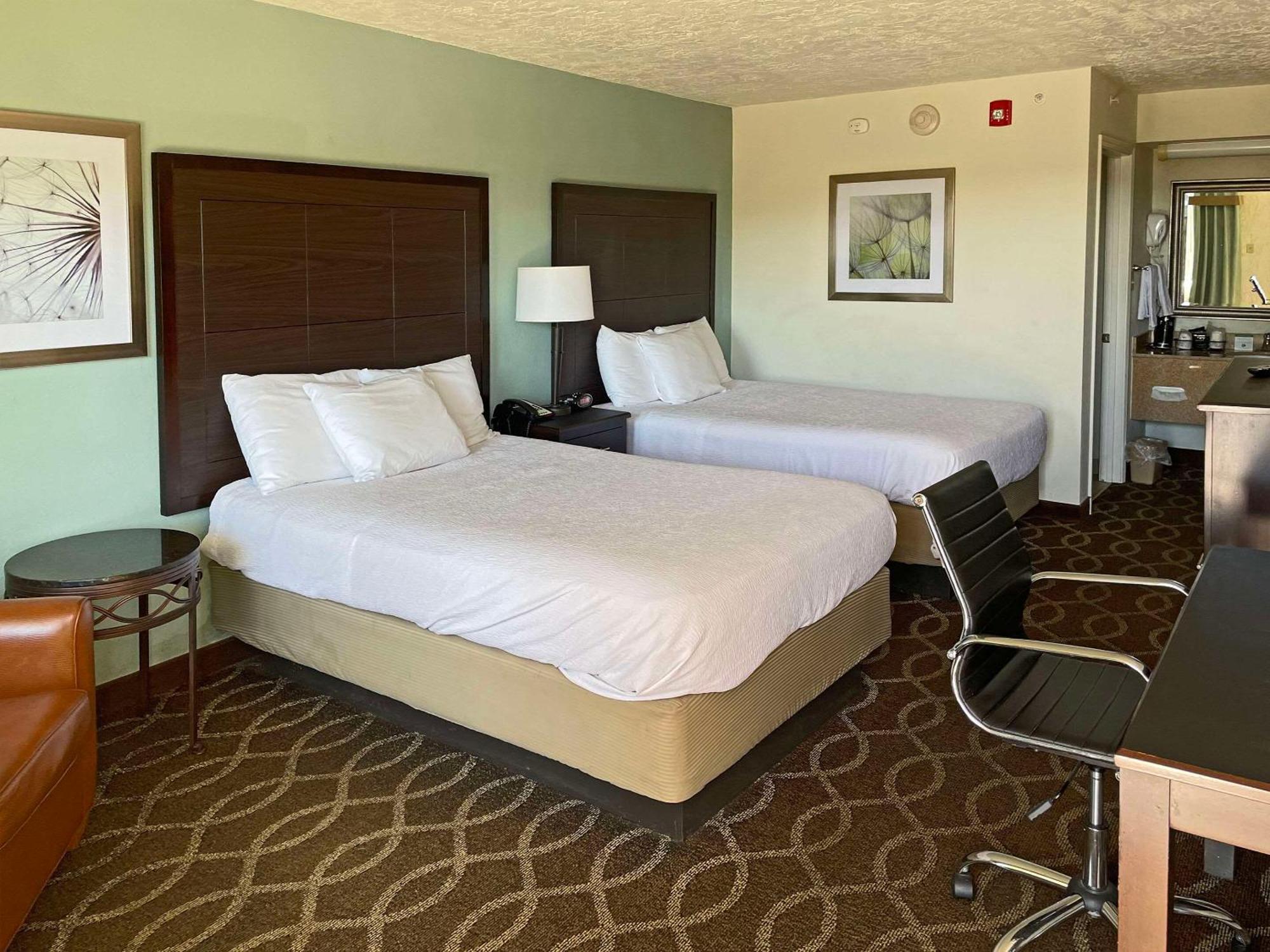 Quality Inn Clinton North Εξωτερικό φωτογραφία