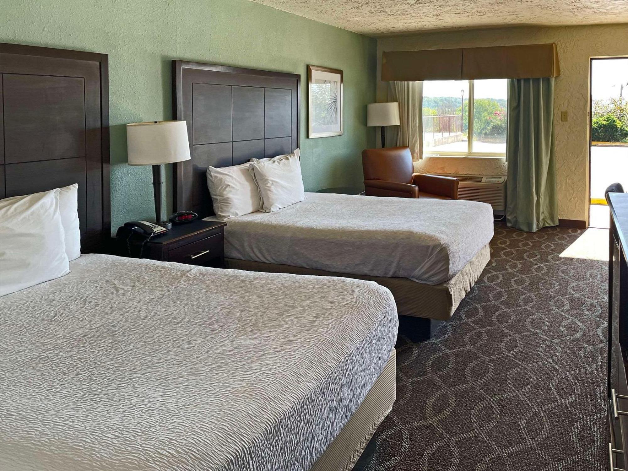Quality Inn Clinton North Εξωτερικό φωτογραφία