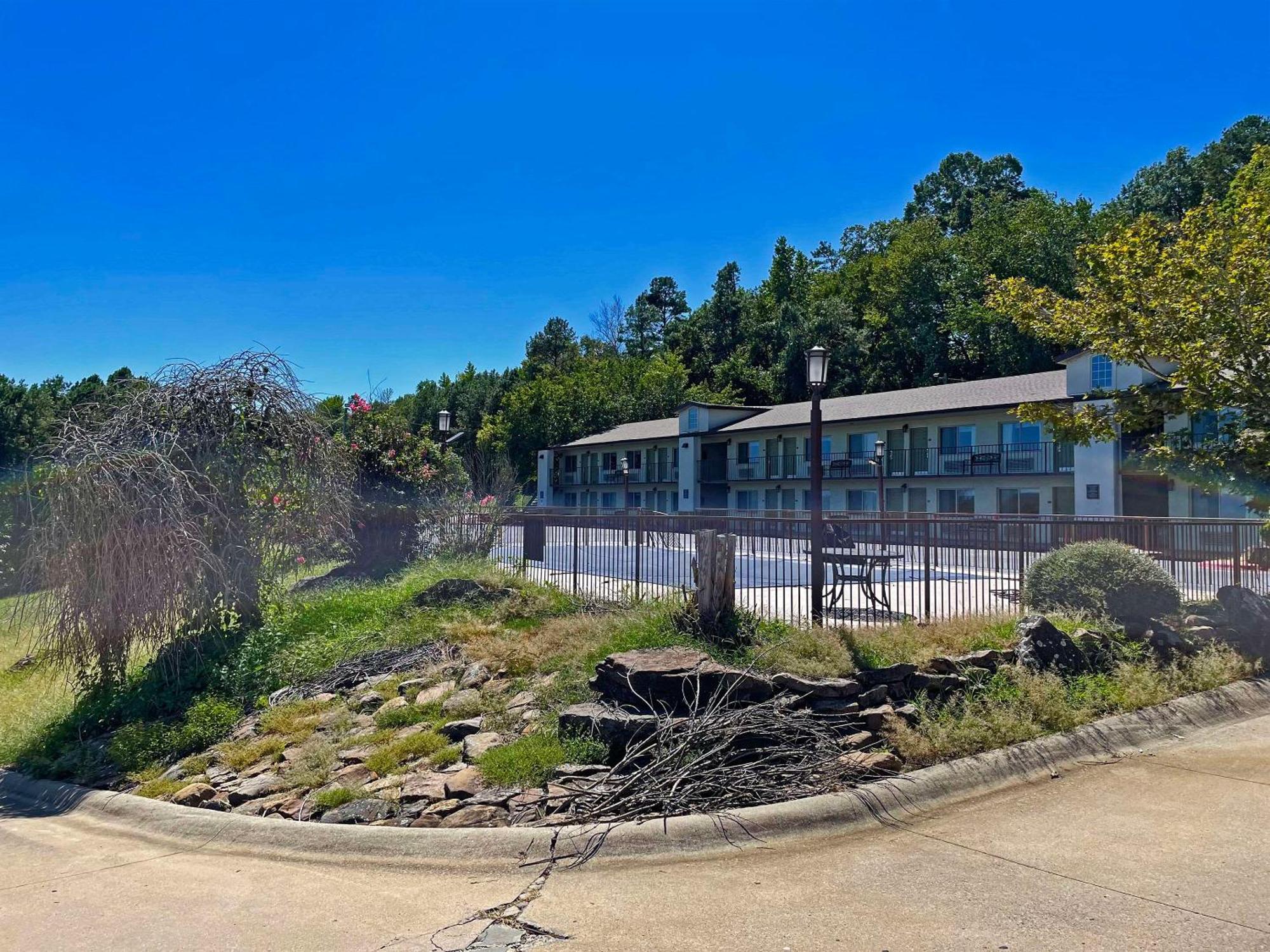 Quality Inn Clinton North Εξωτερικό φωτογραφία