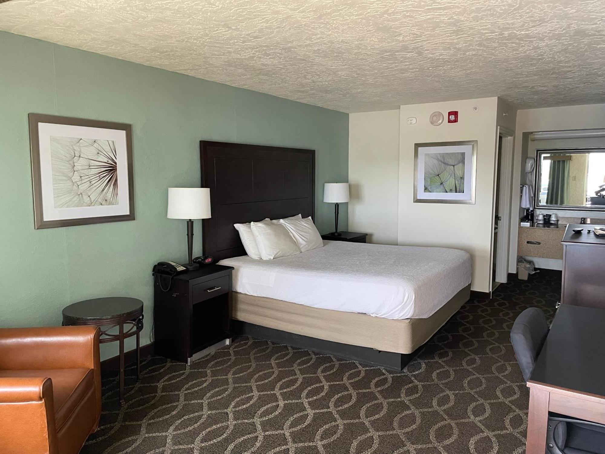 Quality Inn Clinton North Εξωτερικό φωτογραφία