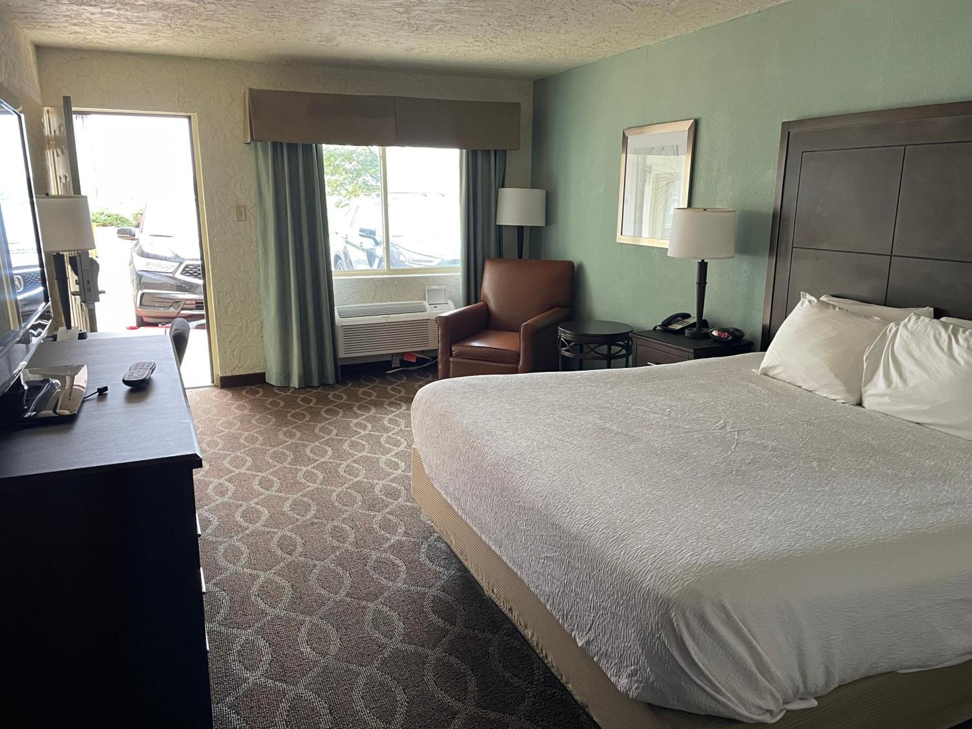Quality Inn Clinton North Εξωτερικό φωτογραφία