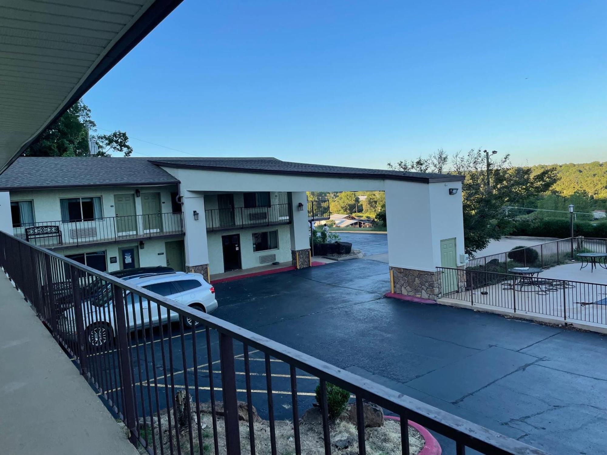 Quality Inn Clinton North Εξωτερικό φωτογραφία