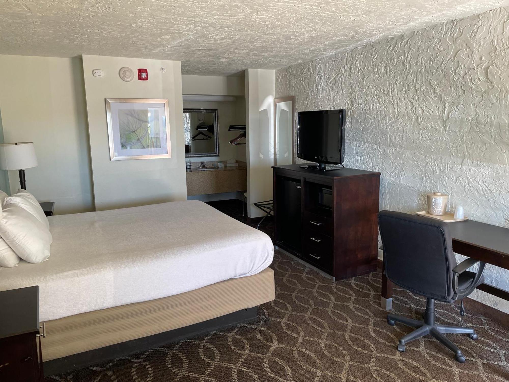 Quality Inn Clinton North Εξωτερικό φωτογραφία
