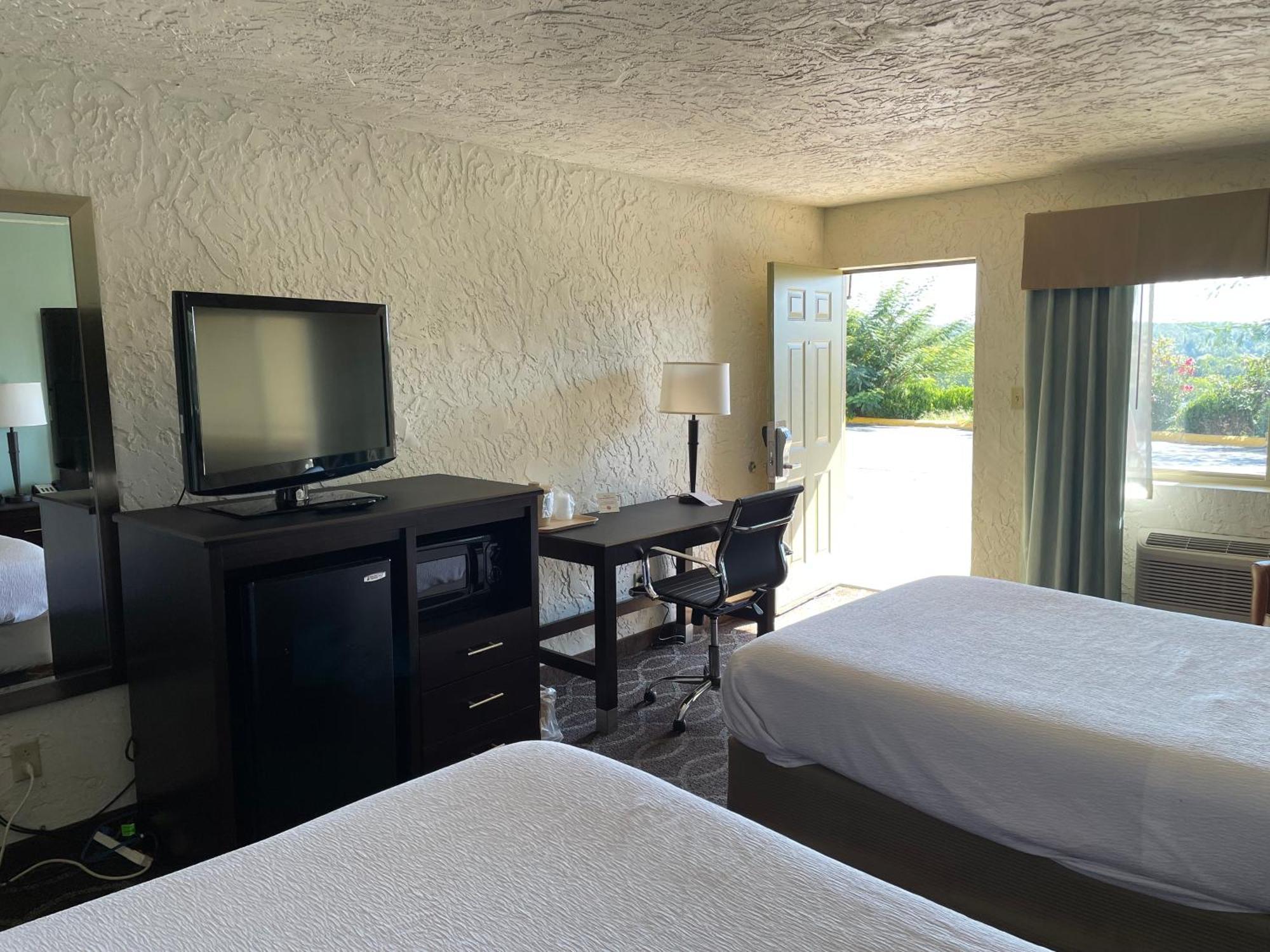 Quality Inn Clinton North Εξωτερικό φωτογραφία