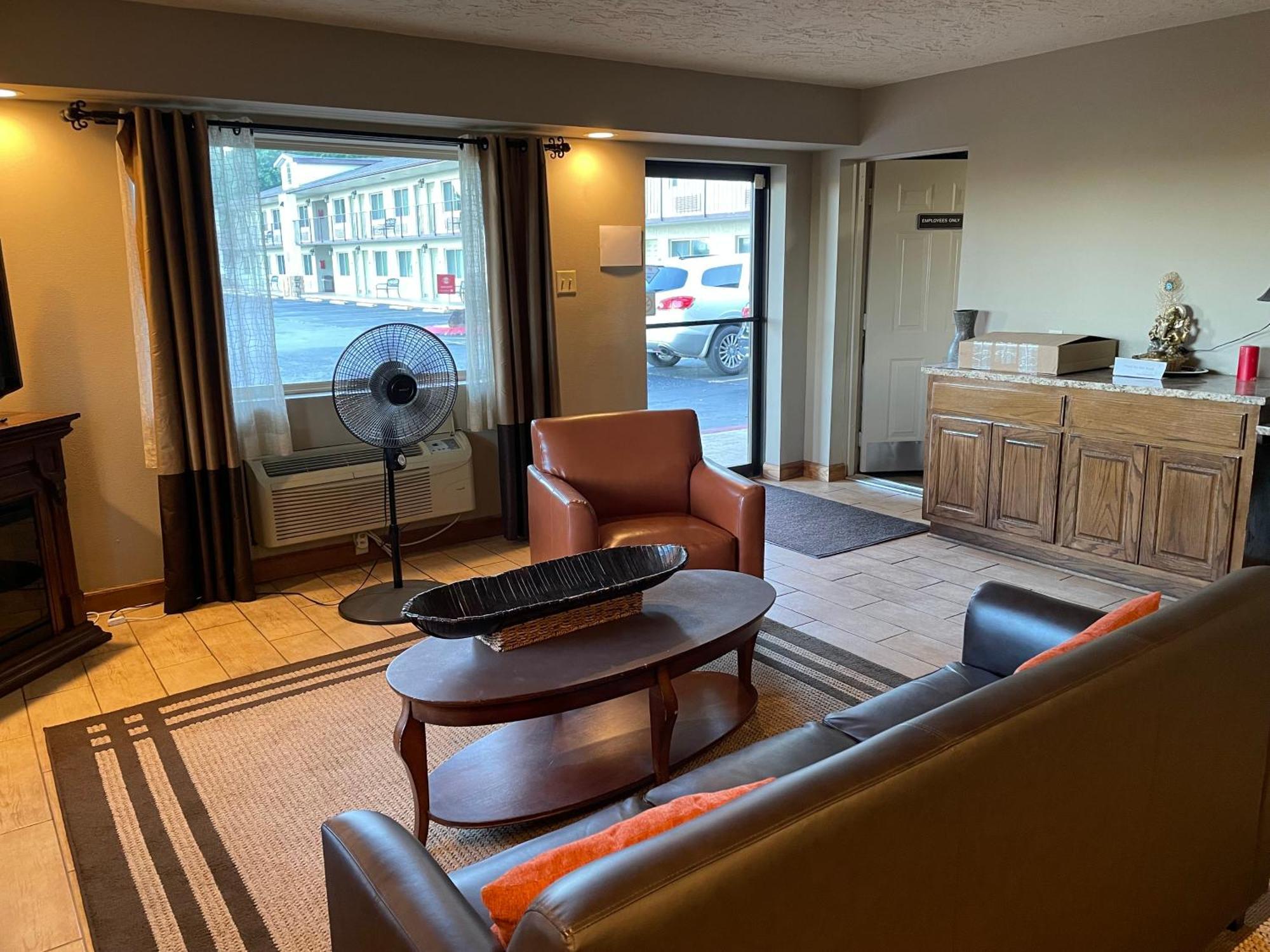 Quality Inn Clinton North Εξωτερικό φωτογραφία