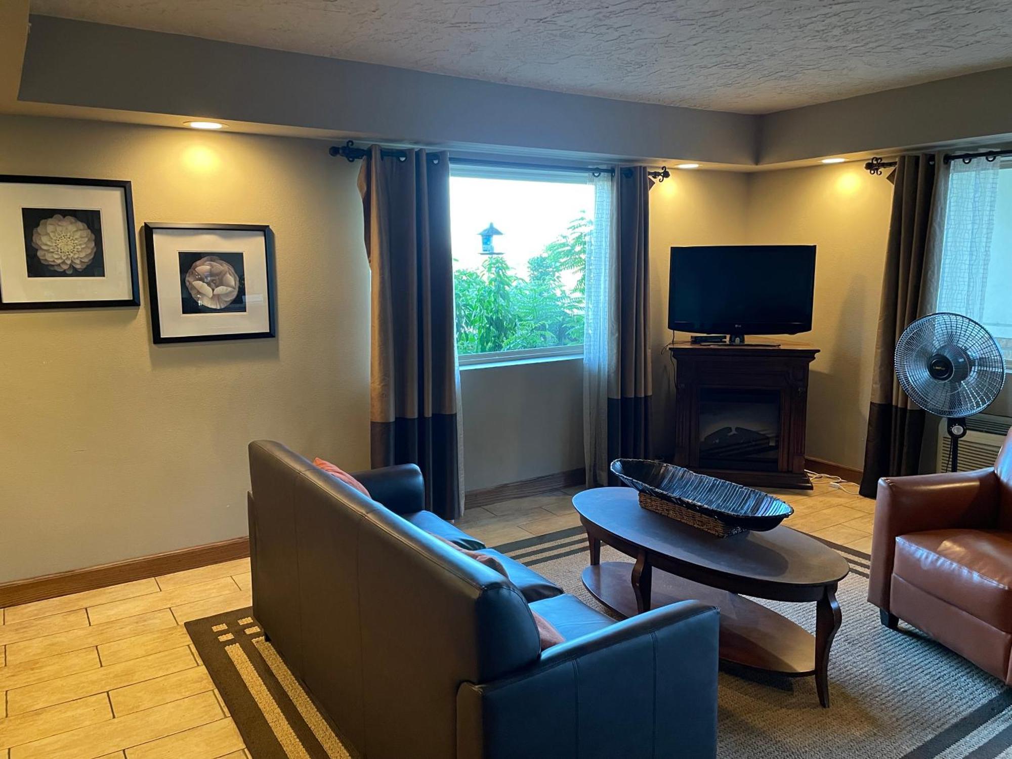 Quality Inn Clinton North Εξωτερικό φωτογραφία