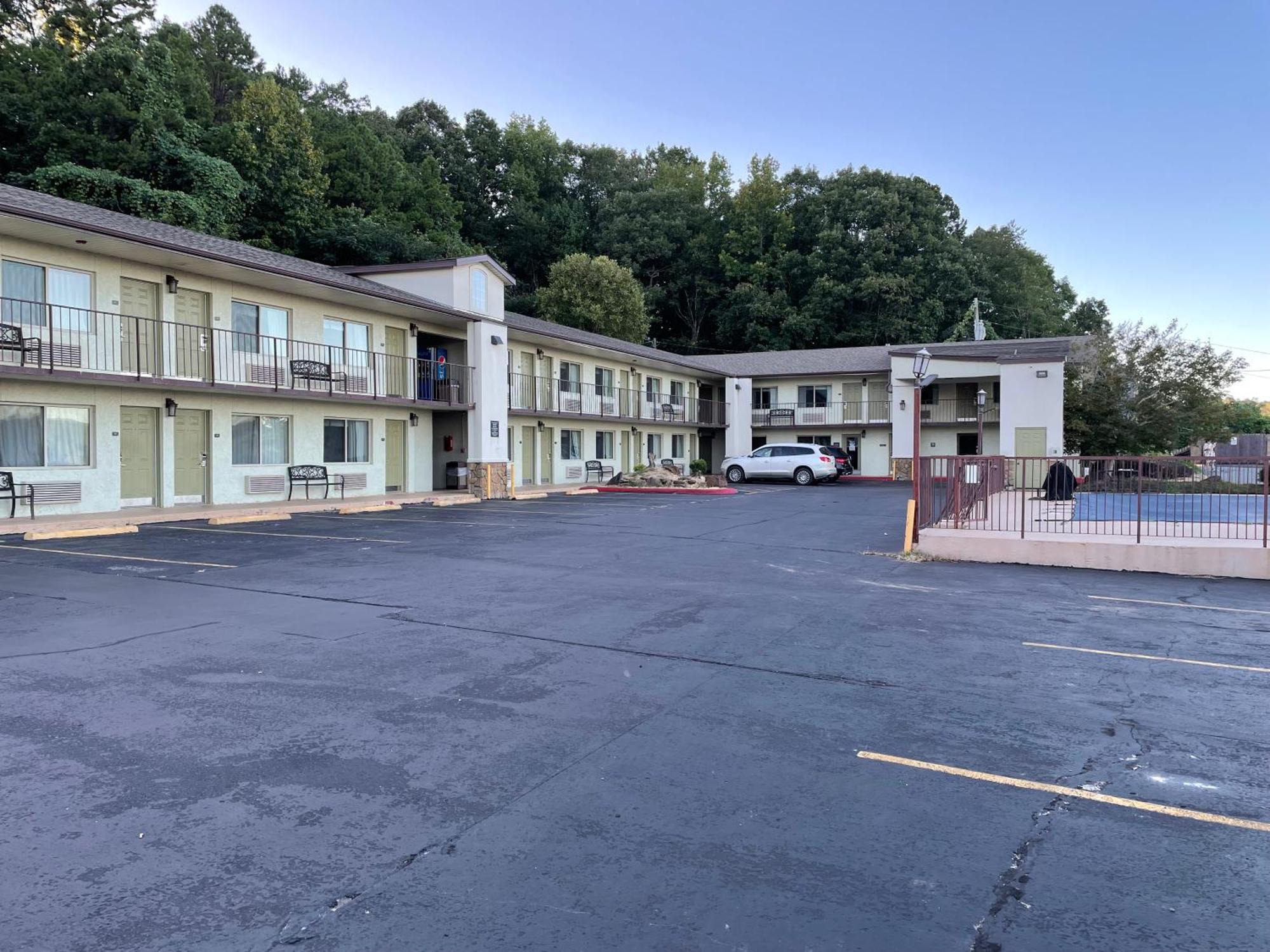 Quality Inn Clinton North Εξωτερικό φωτογραφία
