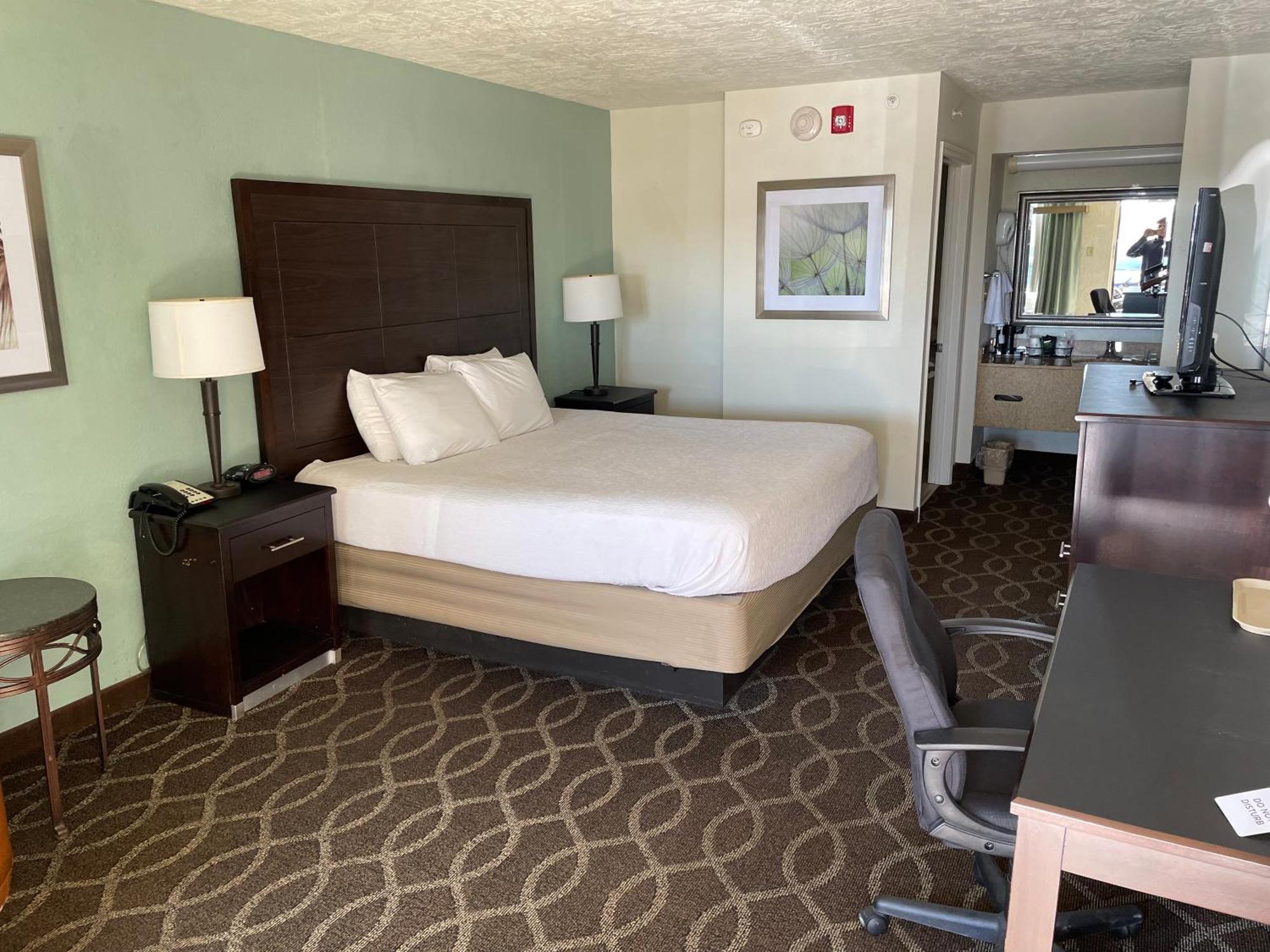 Quality Inn Clinton North Εξωτερικό φωτογραφία