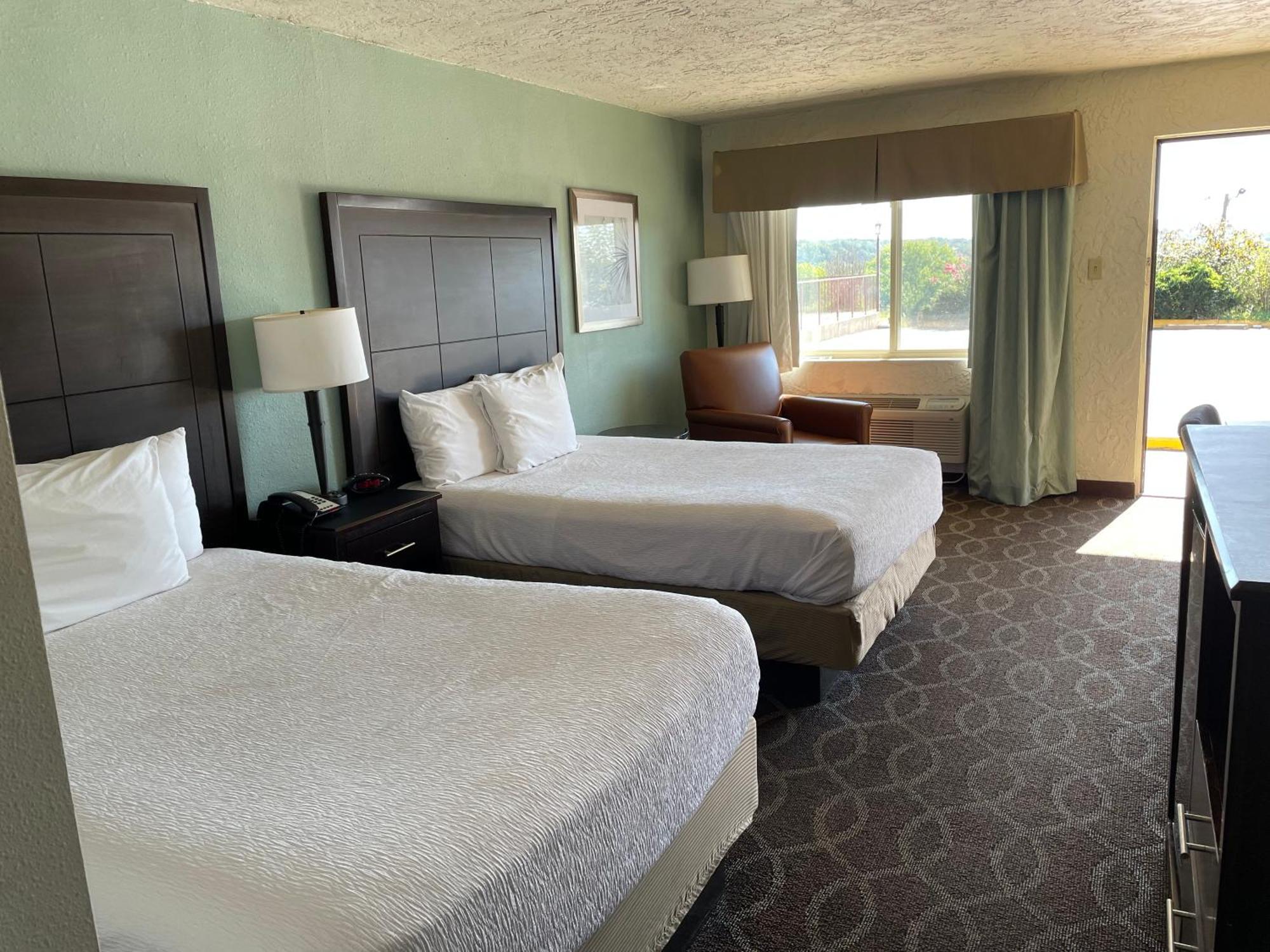 Quality Inn Clinton North Εξωτερικό φωτογραφία