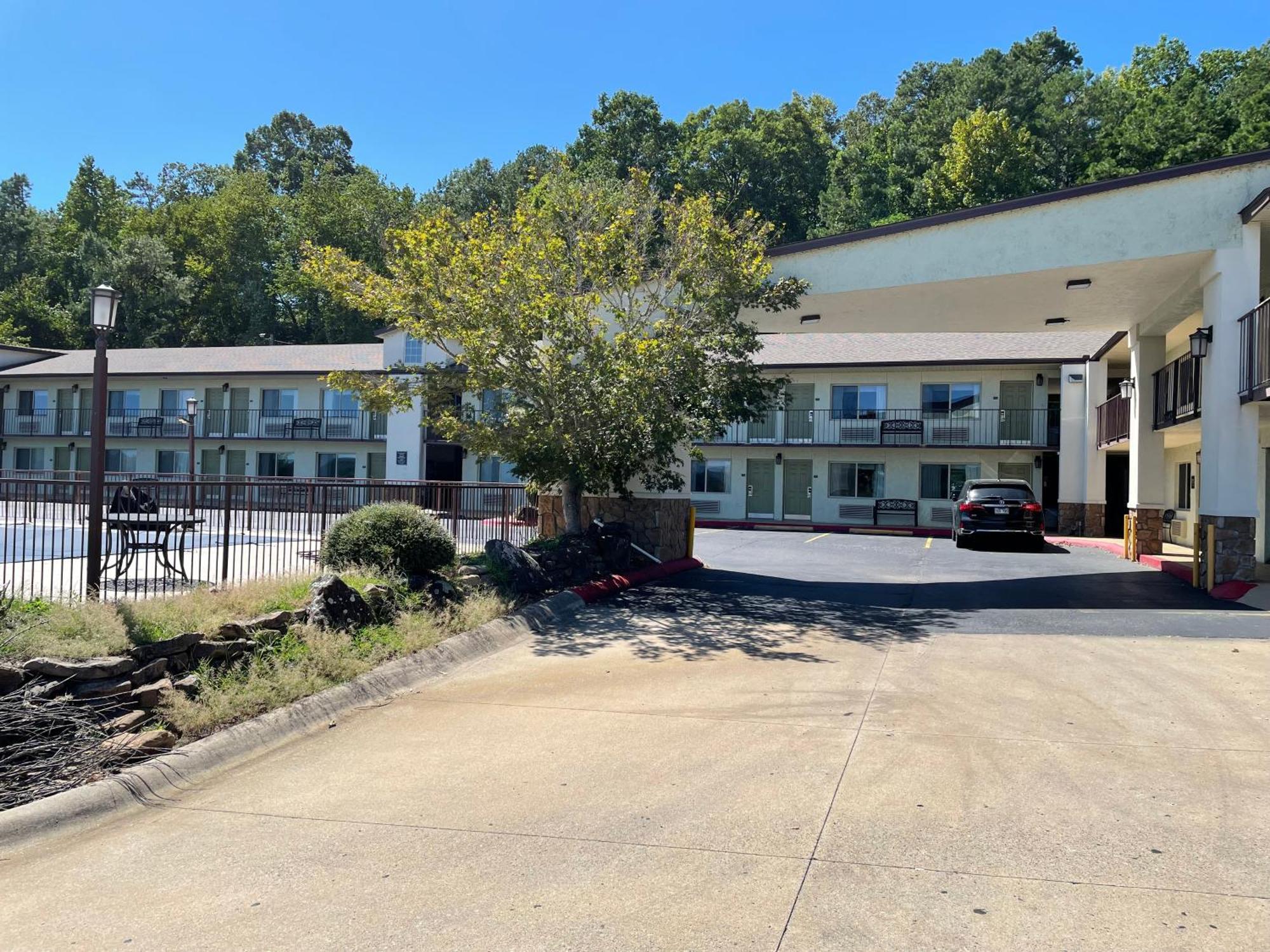 Quality Inn Clinton North Εξωτερικό φωτογραφία